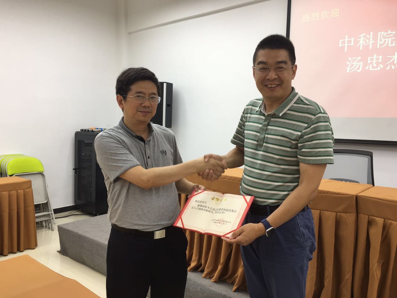 1e792c9cb82ec0be4a2cfb78fef7ebf7_1-161014105621Q8